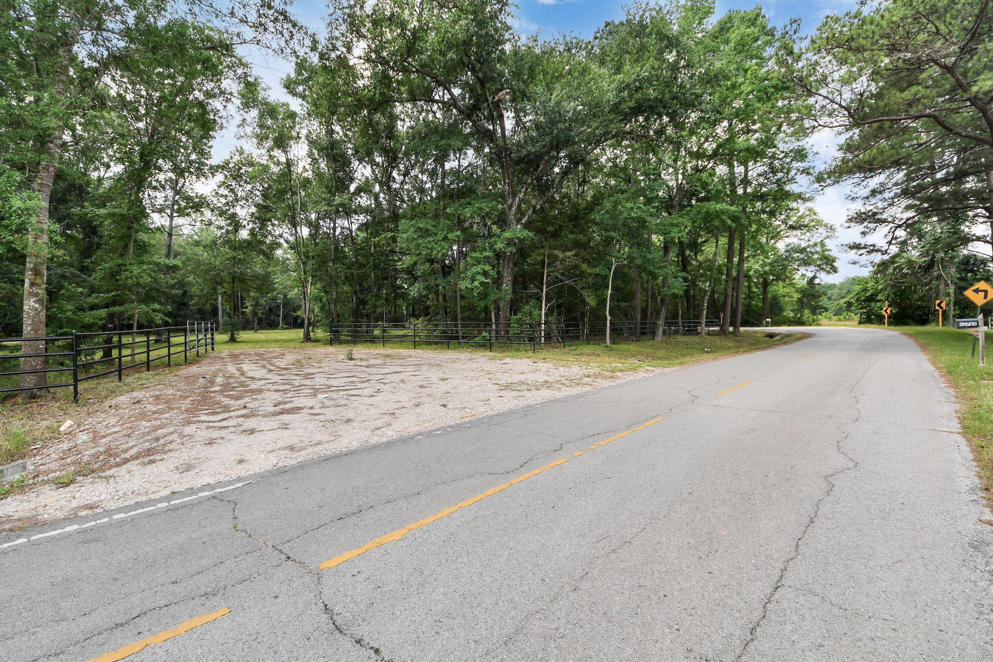 21765 Bailey Grove Road Montgomery, TX 77356 - Photo 16 of 27 a view of a backyard