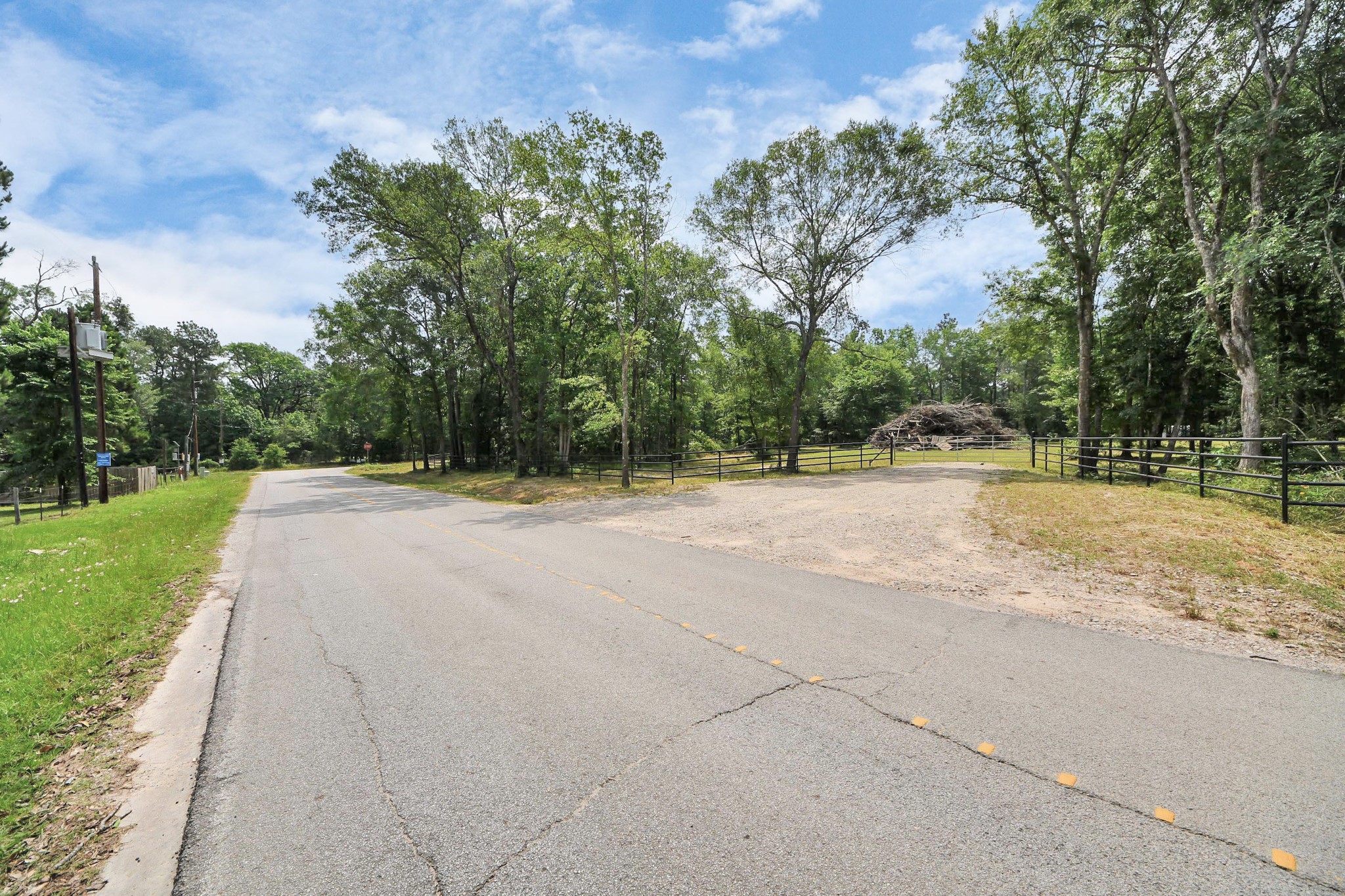 21765 Bailey Grove Road Montgomery, TX 77356 - Photo 17 of 27 a view of outdoor space with city view