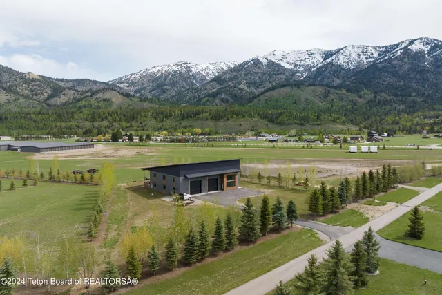 $2,250,000 | 47 Village Lane, Alpine, WY 83128