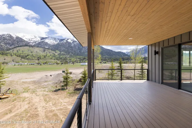 $2,250,000 | 47 Village Lane, Alpine, WY 83128