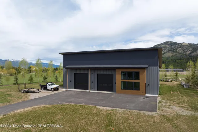 $2,250,000 | 47 Village Lane, Alpine, WY 83128