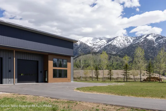 $2,250,000 | 47 Village Lane, Alpine, WY 83128