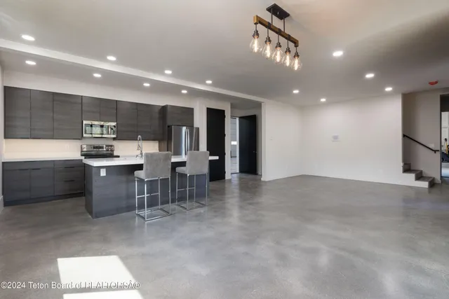 $2,250,000 | 47 Village Lane, Alpine, WY 83128