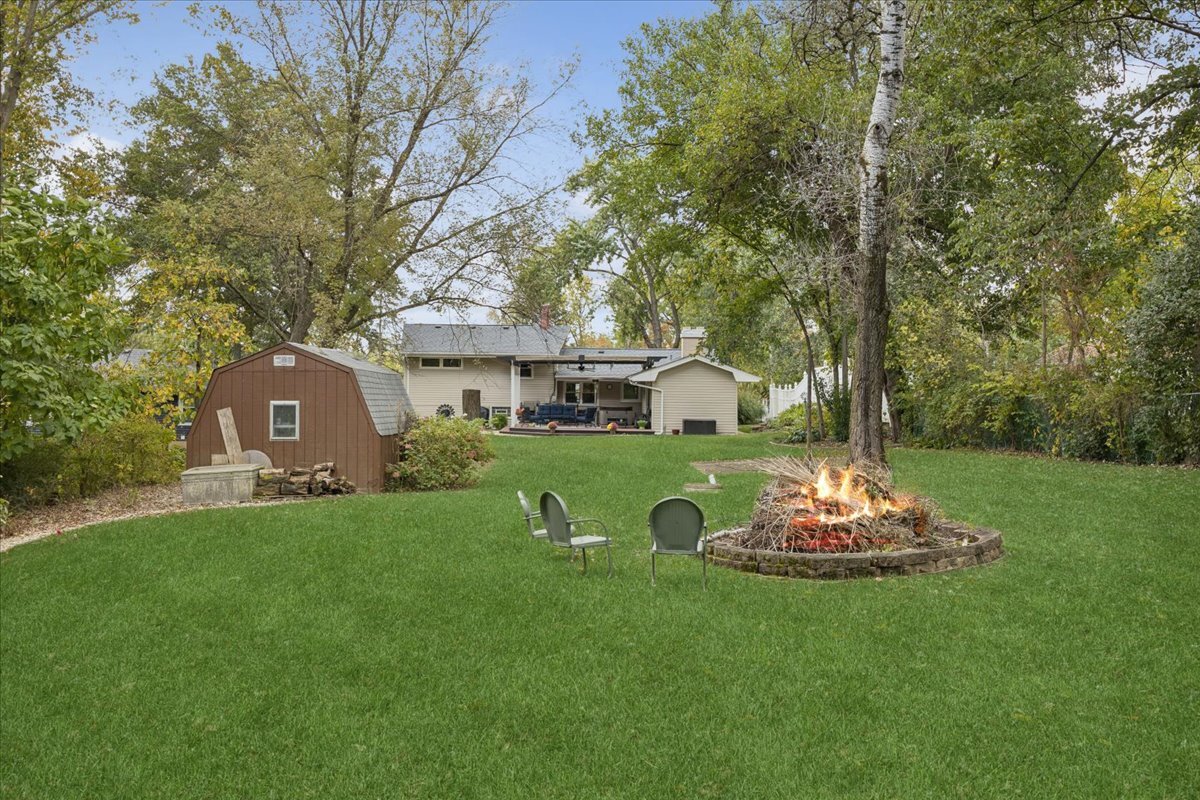 305 Poplar Lane New Lenox, IL 60451 - Photo 20 of 23 a front view of a house with a yard