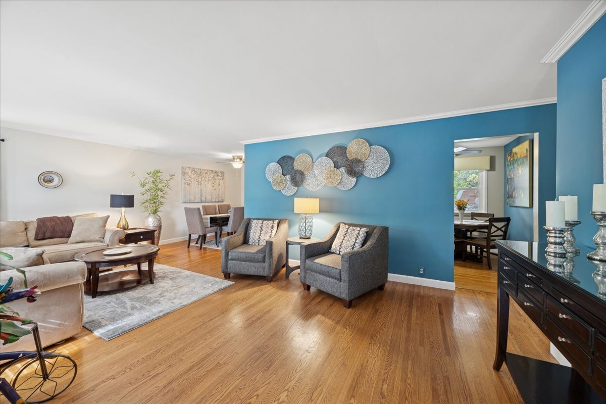 305 Poplar Lane New Lenox, IL 60451 - Photo 3 of 23 a living room with furniture and wooden floor
