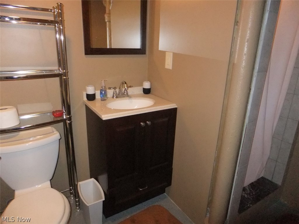 718 Glenhurst Road Willowick, OH 44095 - Photo 14 of 25