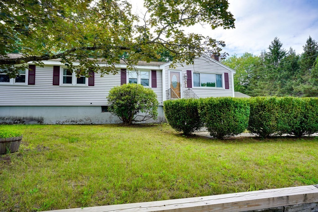 16 Lasallette Road, Unit 16 Billerica, MA 01821 - Photo 27 of 27 a front view of a house with a garden