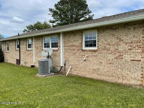 $1,400 | 2064 Fountaintown Road, Chinquapin, NC 28521