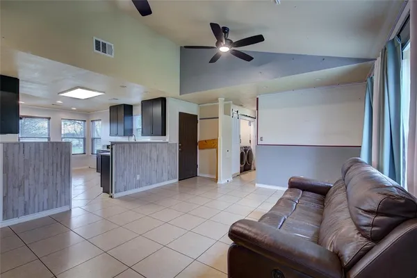 $285,000 | 19408 County Road 4072, Kemp, TX 75143