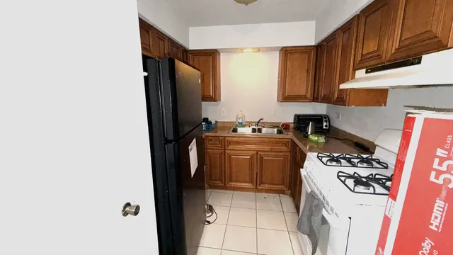 $384,400 | 9243 South Roberts Road, Hickory Hills, IL 60457