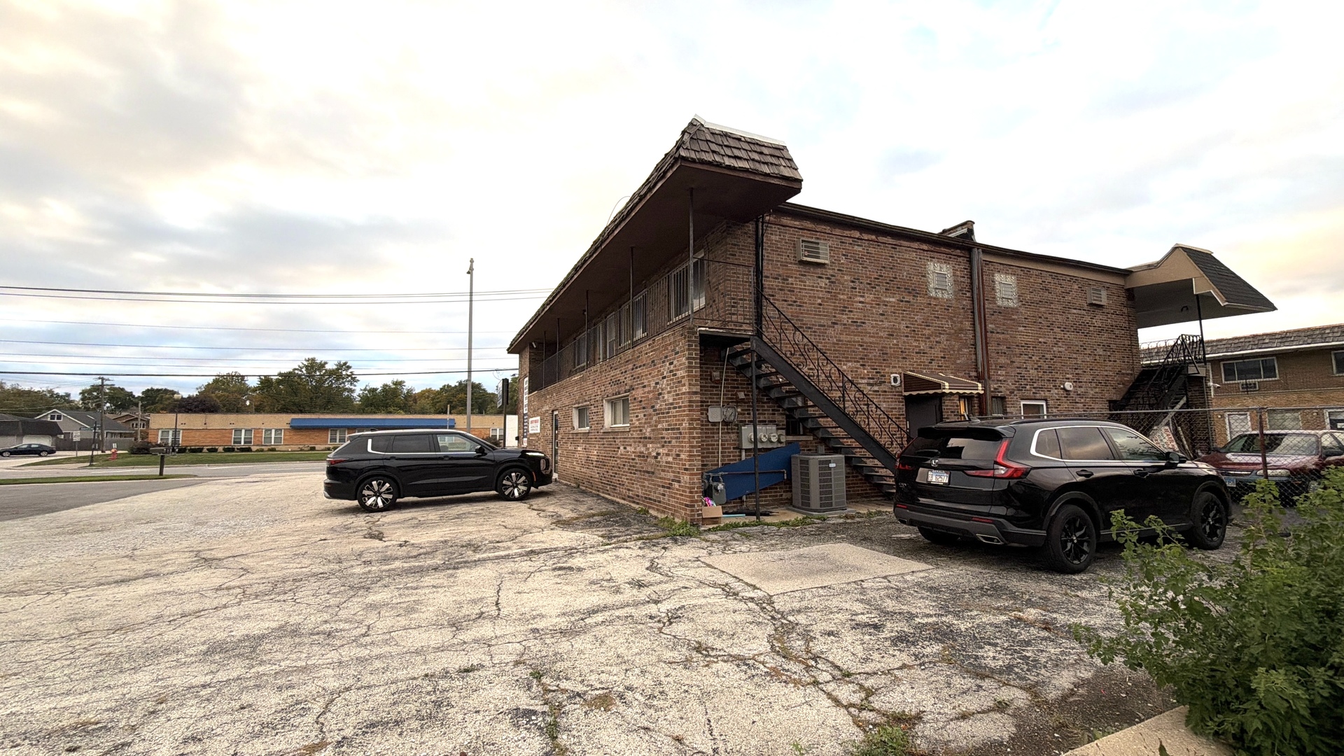 9243 South Roberts Road Hickory Hills, IL 60457 - Photo 5 of 26