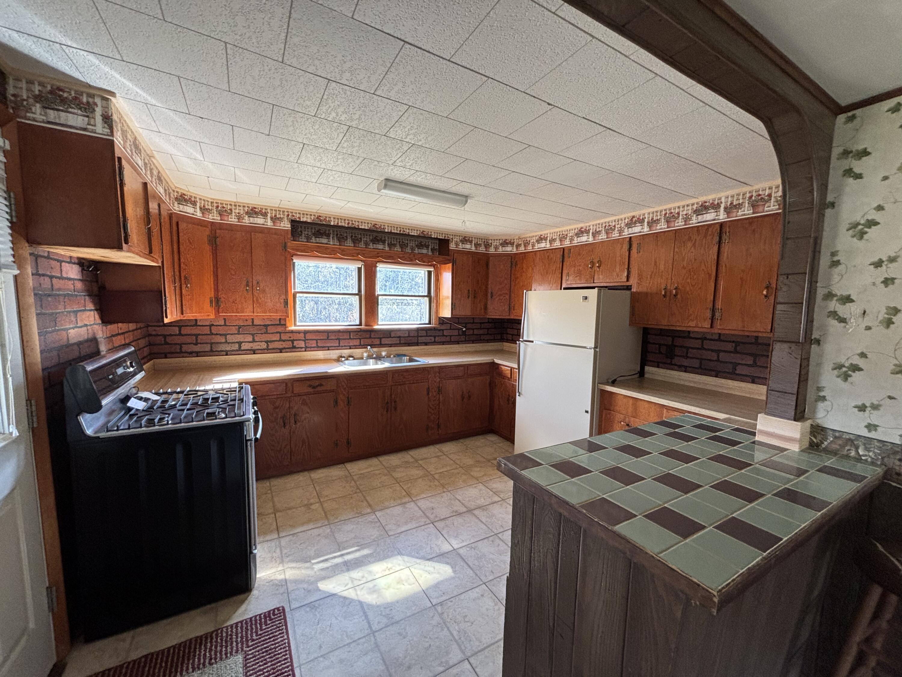 5 Rim Road Milbridge, ME 04658 - Photo 3 of 17 Kitchen