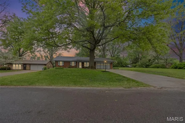 $205,000 | 9 Beth Ann Drive, Belleville, IL 62221