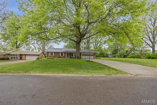 $205,000 | 9 Beth Ann Drive, Belleville, IL 62221
