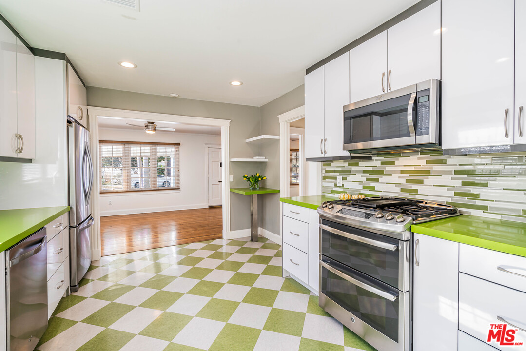 2832 Virginia Road Los Angeles, CA 90016 - Photo 7 of 14 a kitchen with stainless steel appliances and cabinets