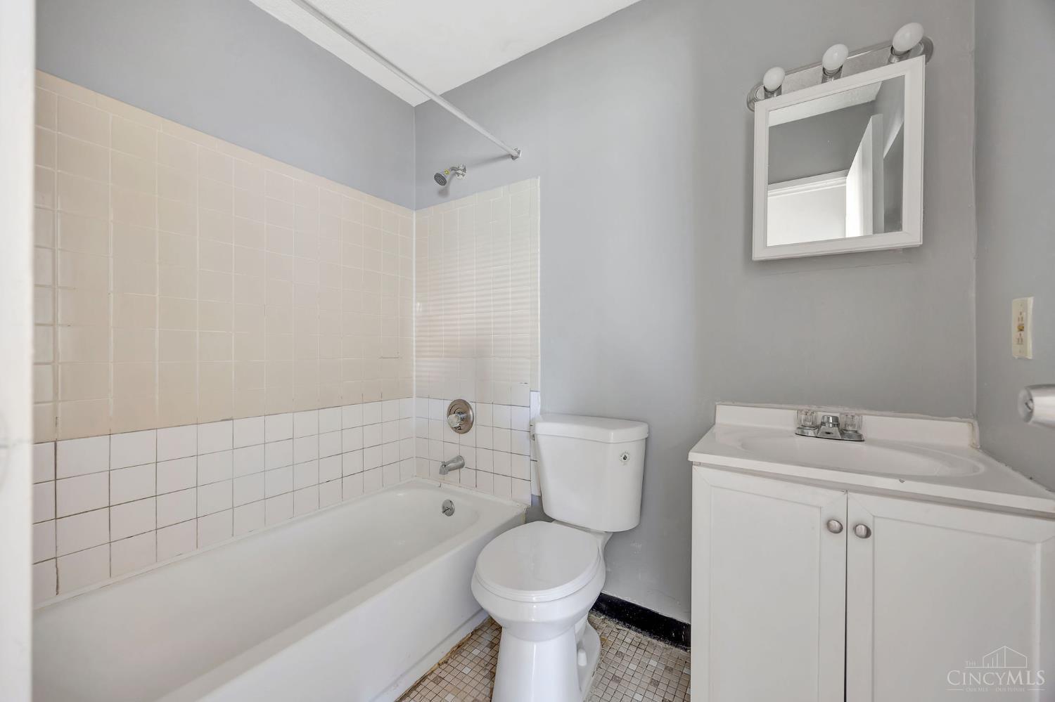 2575 West Galbraith Road Cincinnati, OH 45239 - Photo 14 of 22 Gallery Image 14