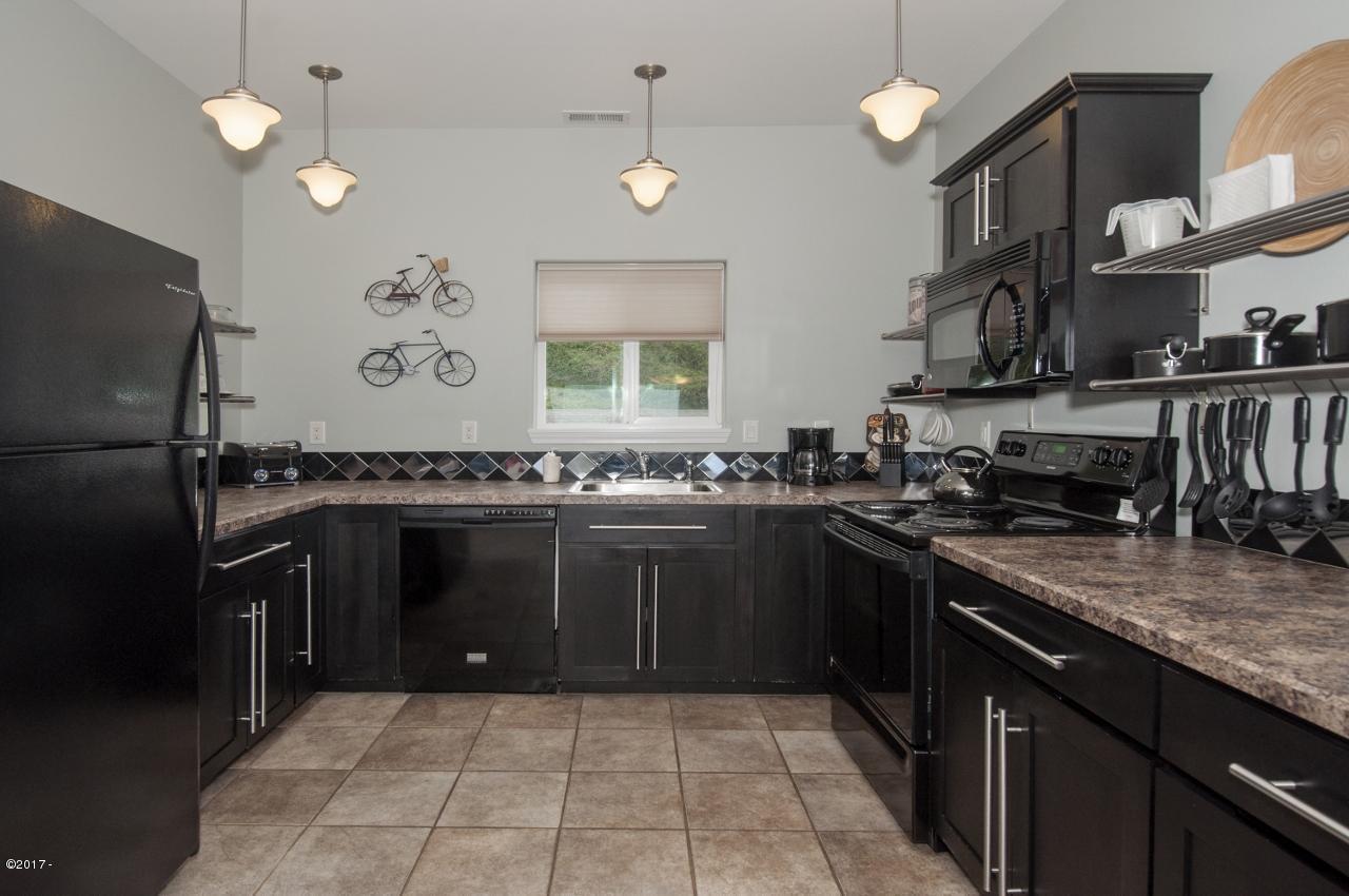 35-45 Northeast Clarke Street Depoe Bay, OR 97341 - Photo 12 of 48 Kitchen - Snuggle Up