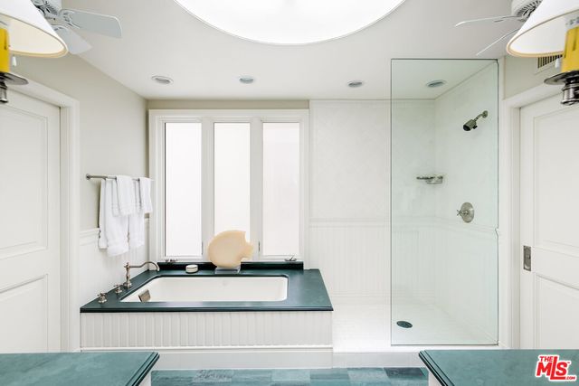 a view of entryway and hall