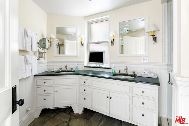 a view of outdoor space with city view