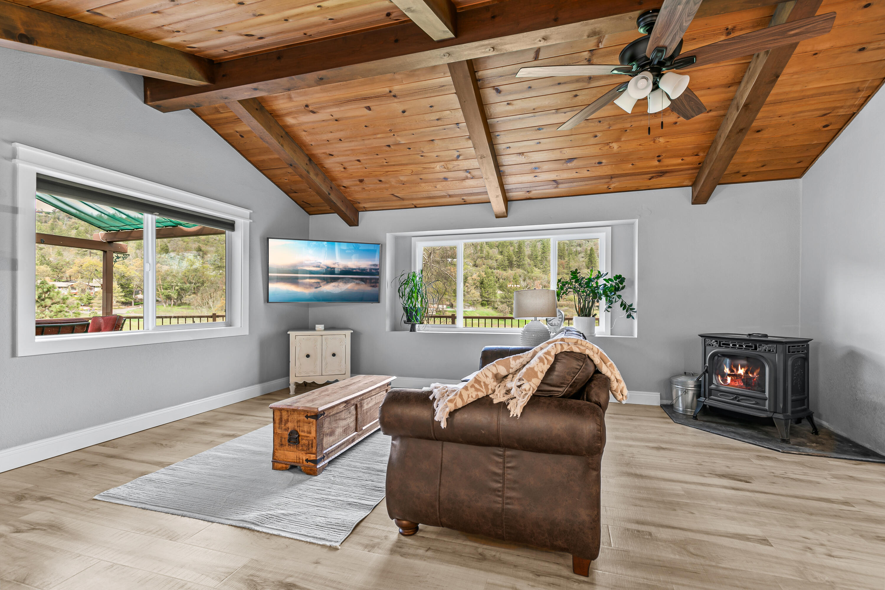 4131 West Griffin Creek Road Medford, OR 97501 - Photo 8 of 41 9R9A1281