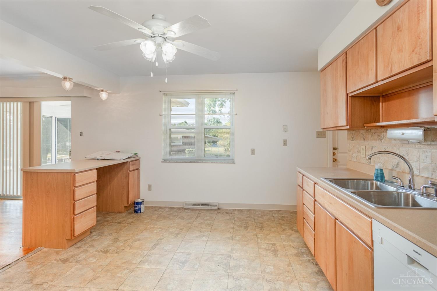 5357 Foley Road Cincinnati, OH 45238 - Photo 8 of 25