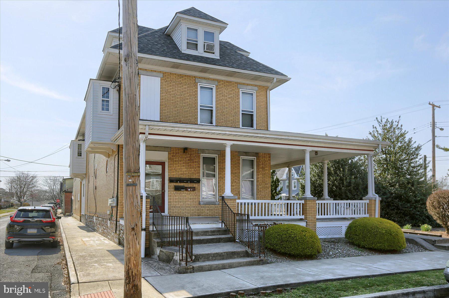 a view of a house with a backyard