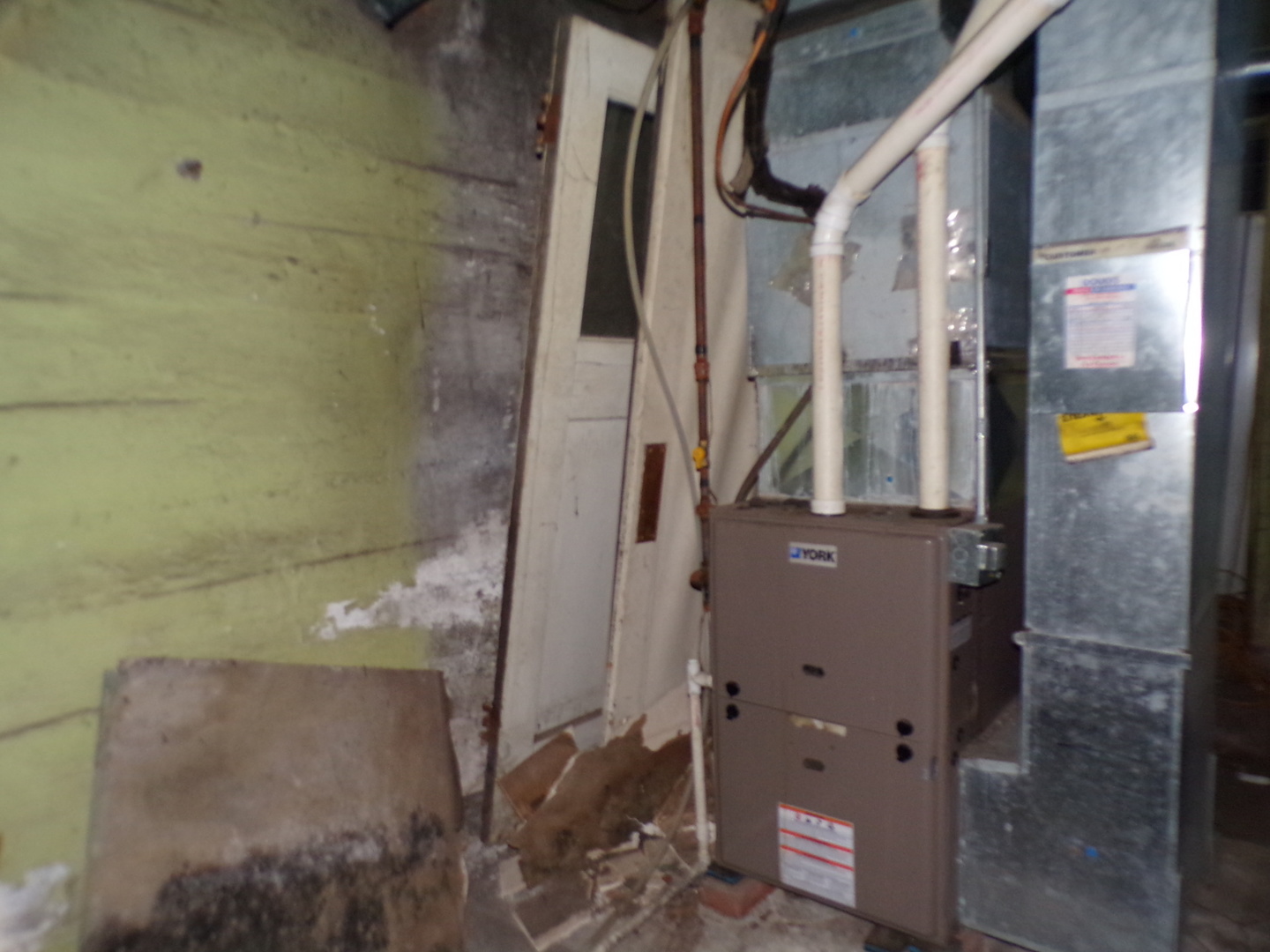 808 East 3rd Avenue Coal Valley, IL 61240 - Photo 19 of 20 a bathroom with a shower