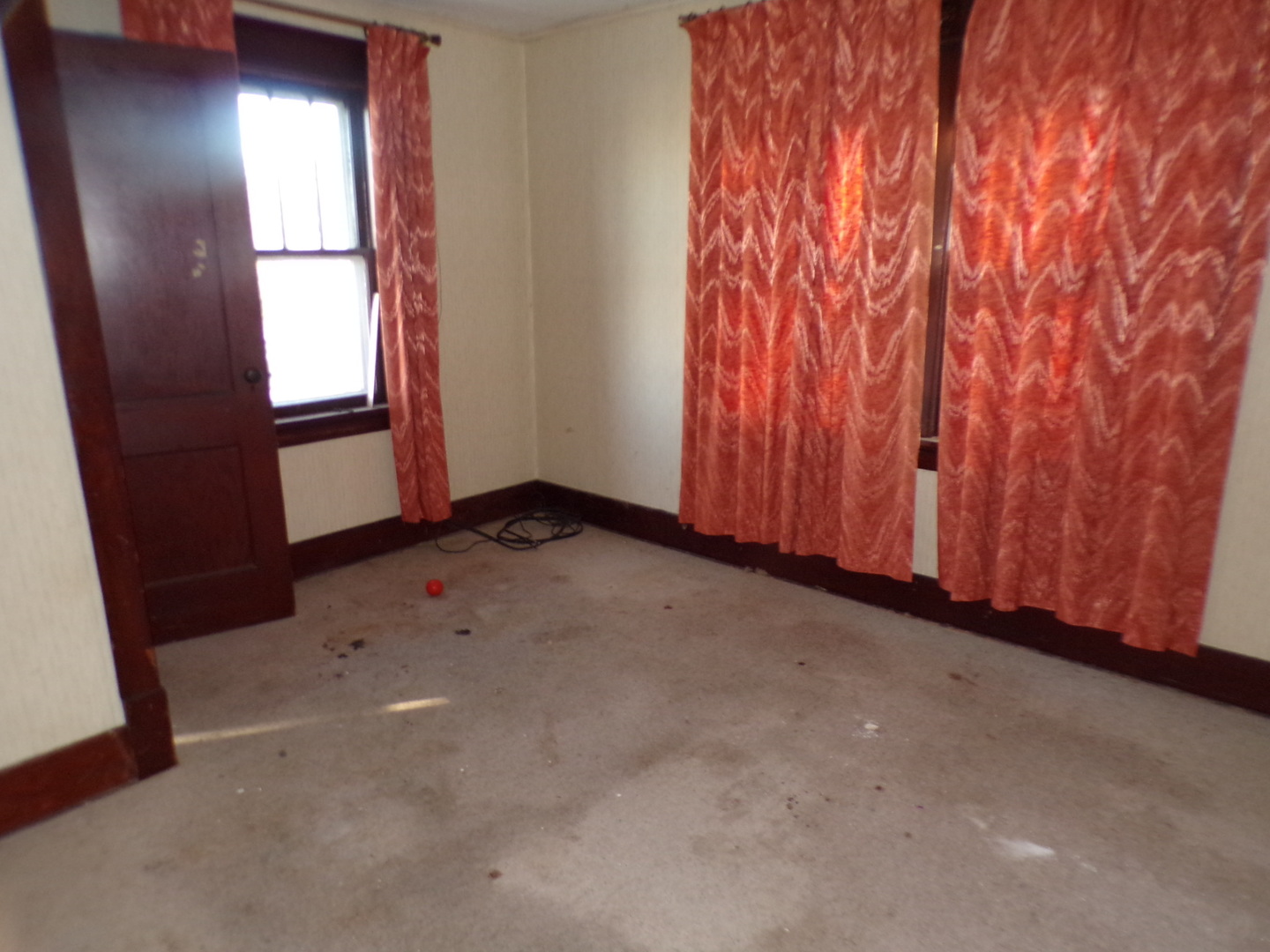 808 East 3rd Avenue Coal Valley, IL 61240 - Photo 10 of 20 an empty room with windows