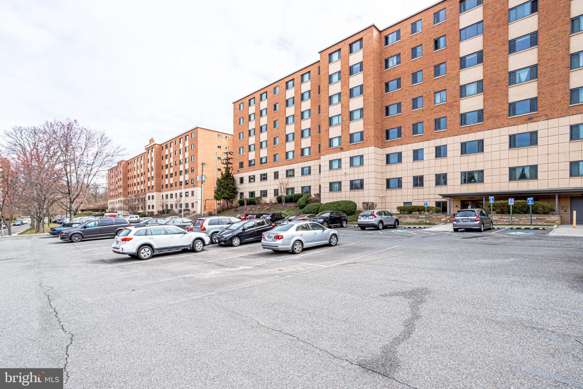 1300 South Arlington Ridge Road, Unit 302 Arlington, VA 22202 - Photo 22 of 43