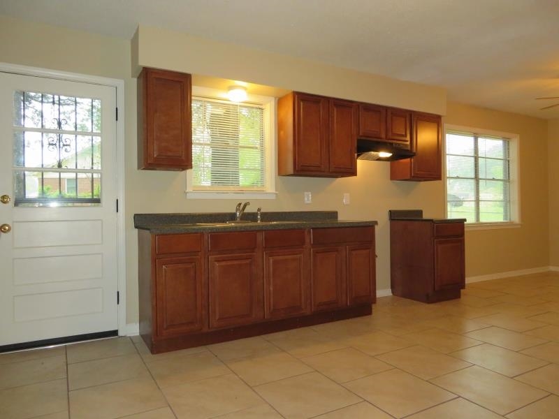 3730 Hillbrook Road Memphis, TN 38109 - Photo 8 of 8 Gallery Image 8