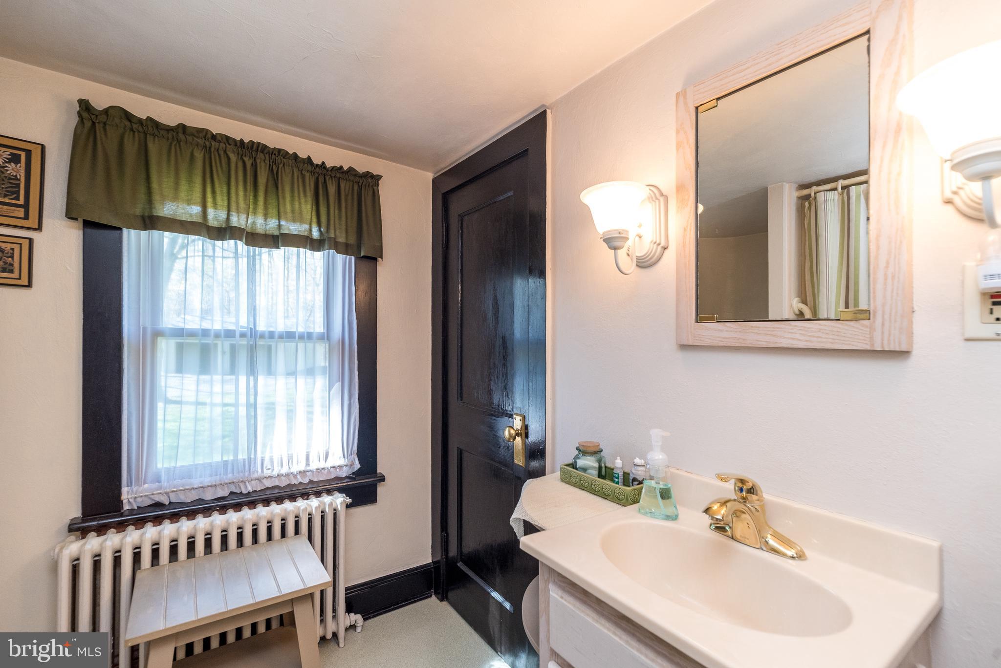 2655 Valley Road Jamison, PA 18929 - Photo 44 of 61 Hall Bathroom
