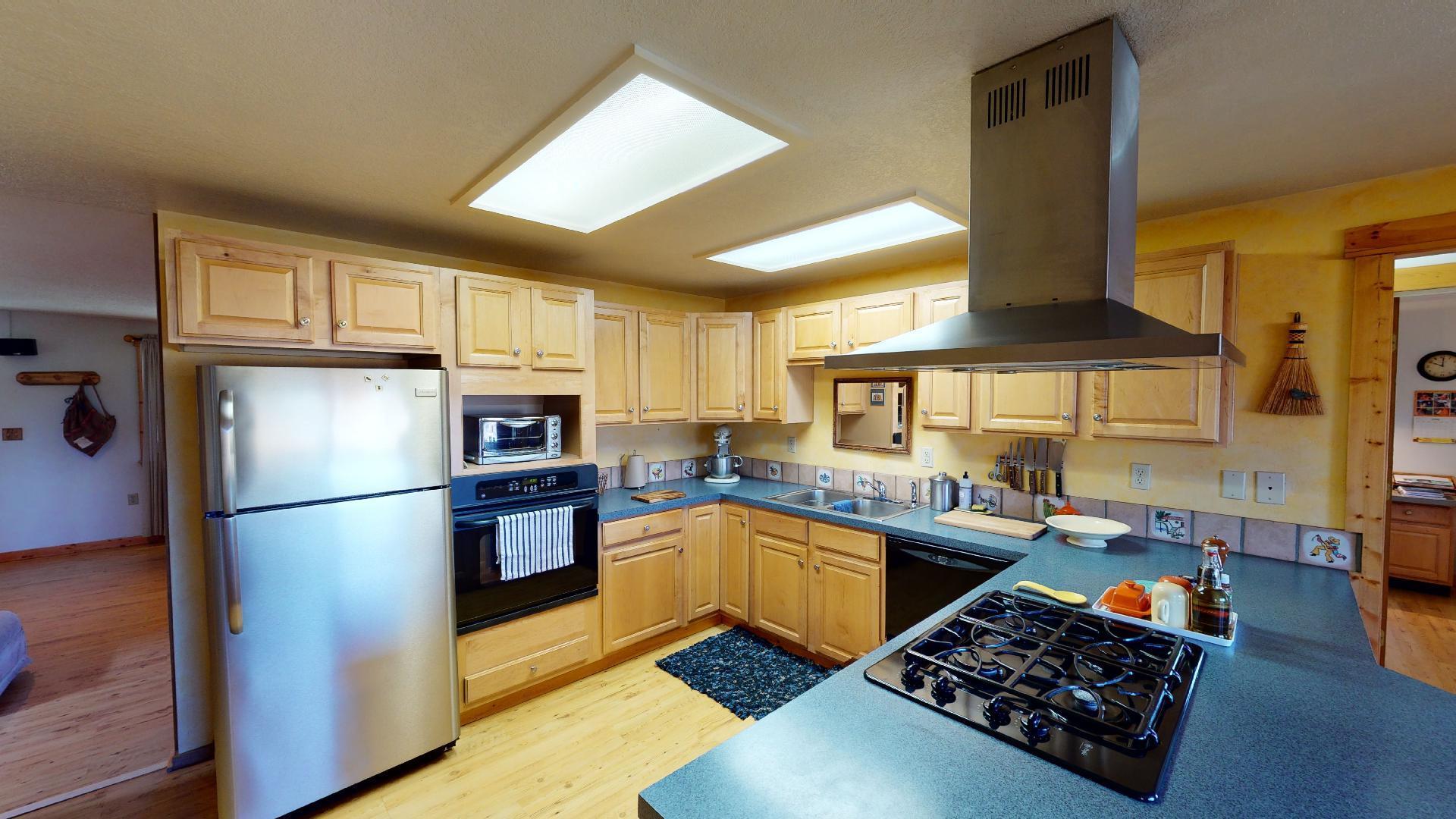 17478 Forked Horn Road Sisters, OR 97759 - Photo 23 of 62 Kitchen