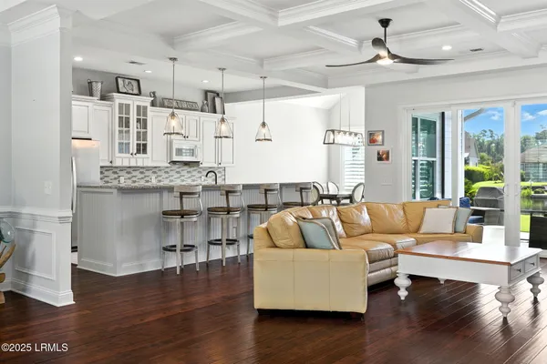$1,099,000 | 10 Lakewood Court, Bluffton, SC 29910