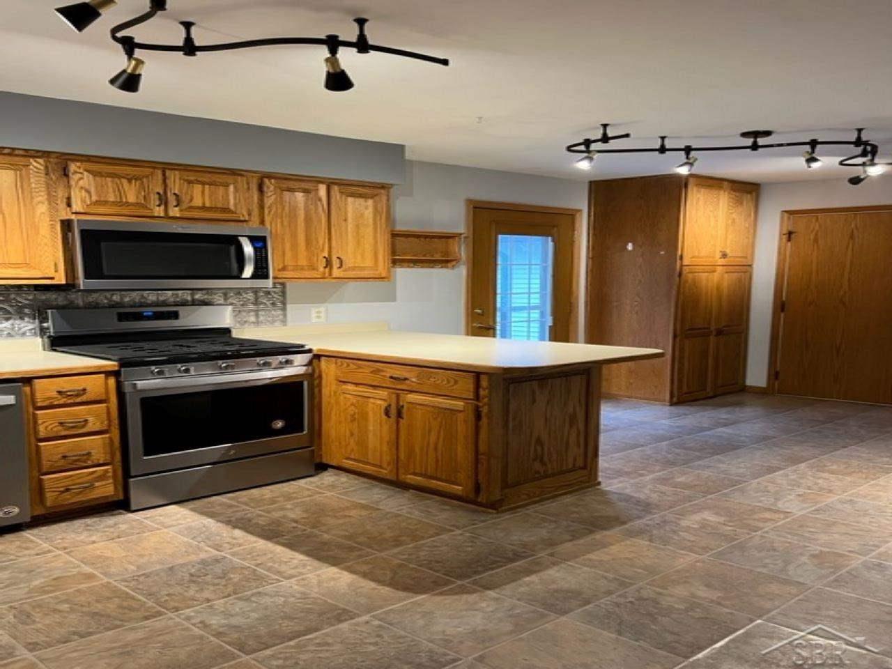 560 South Badour Road Midland, MI 48640 - Photo 17 of 40 50059295-16.JPG