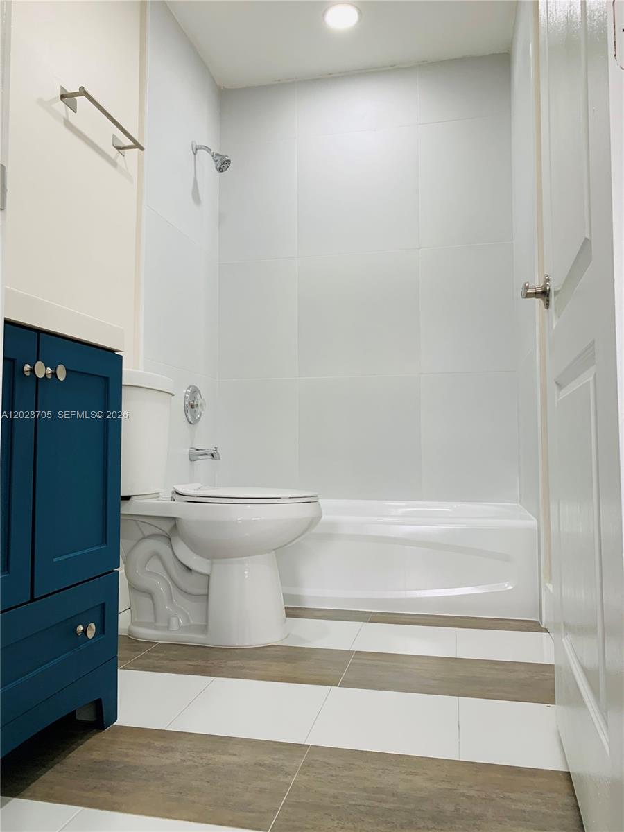 17650 Northwest 73rd Avenue, Unit 202 Hialeah, FL 33015 - Photo 6 of 19