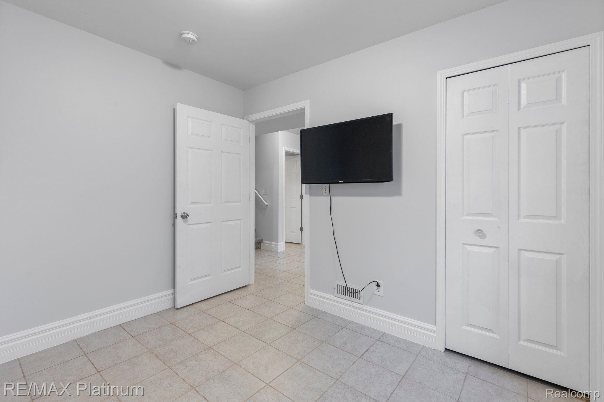 2426 Fisher Road Howell, MI 48855 - Photo 30 of 34 Gallery Image 30