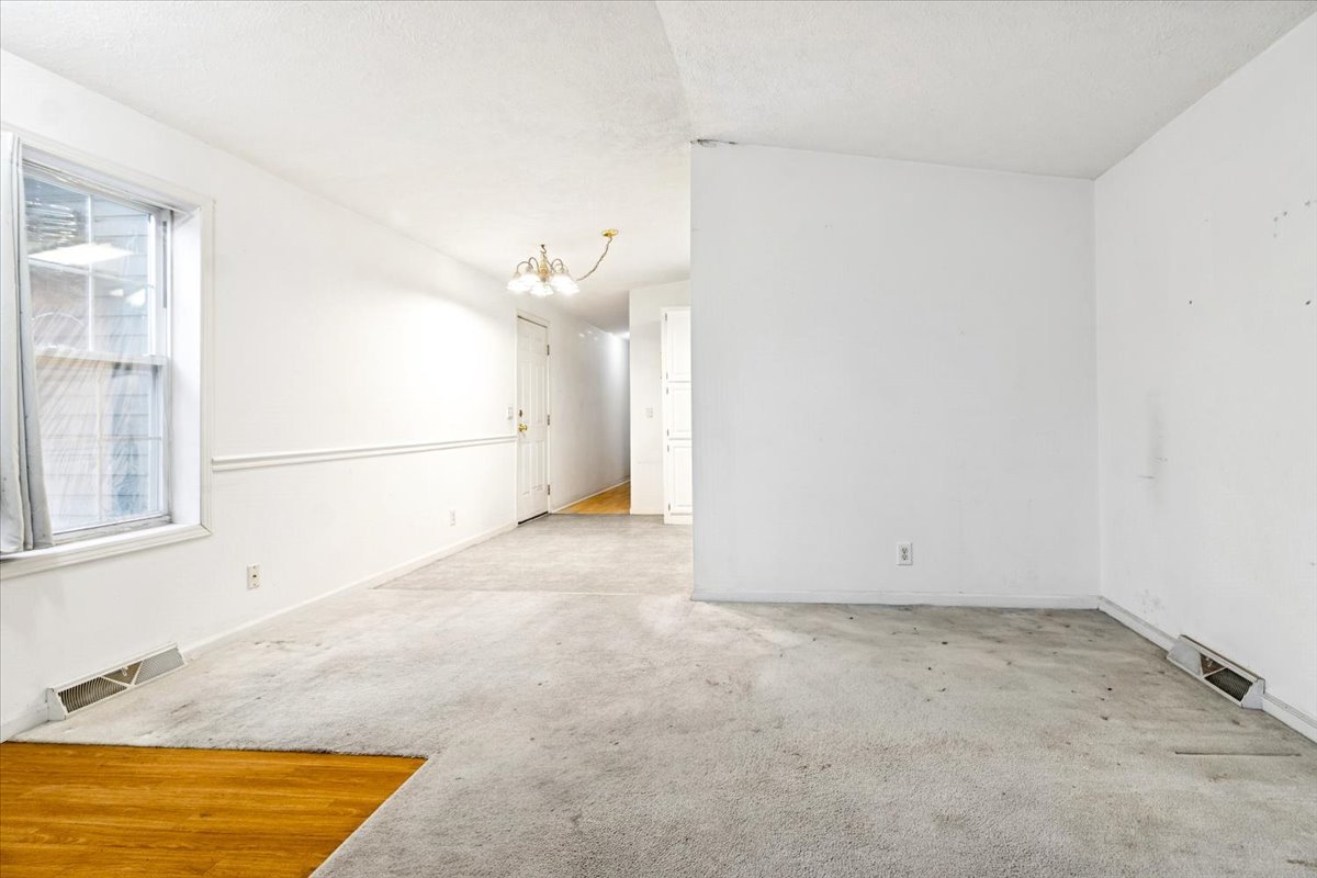 124 B Cardinal Lane Sandwich, IL 60548 - Photo 5 of 17