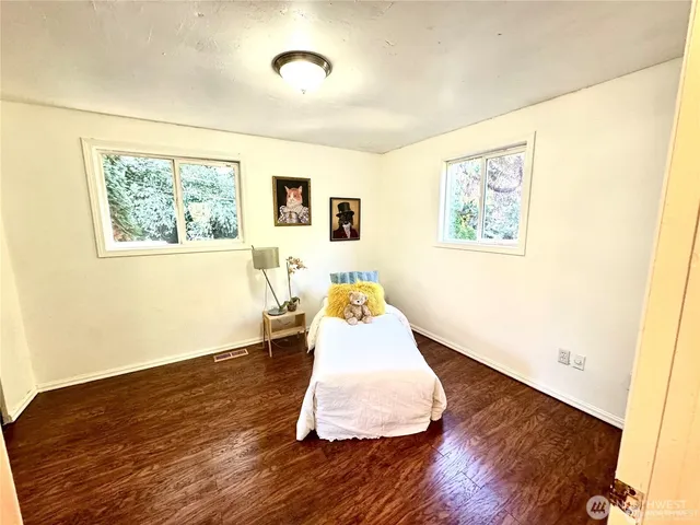 $4,400 | 4016 Burton Place West, Seattle, WA 98199