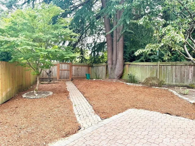 $4,400 | 4016 Burton Place West, Seattle, WA 98199