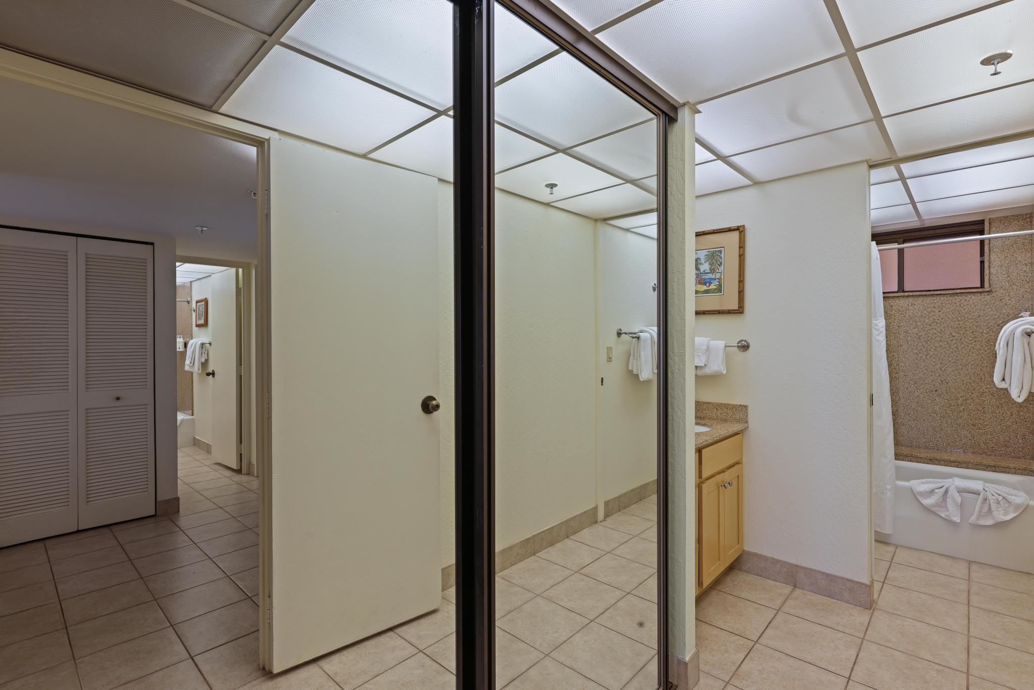 3445 Lower Honoapiilani Road, Unit 727 Lahaina, HI 96761 - Photo 23 of 42 a bathroom with a shower and a sink