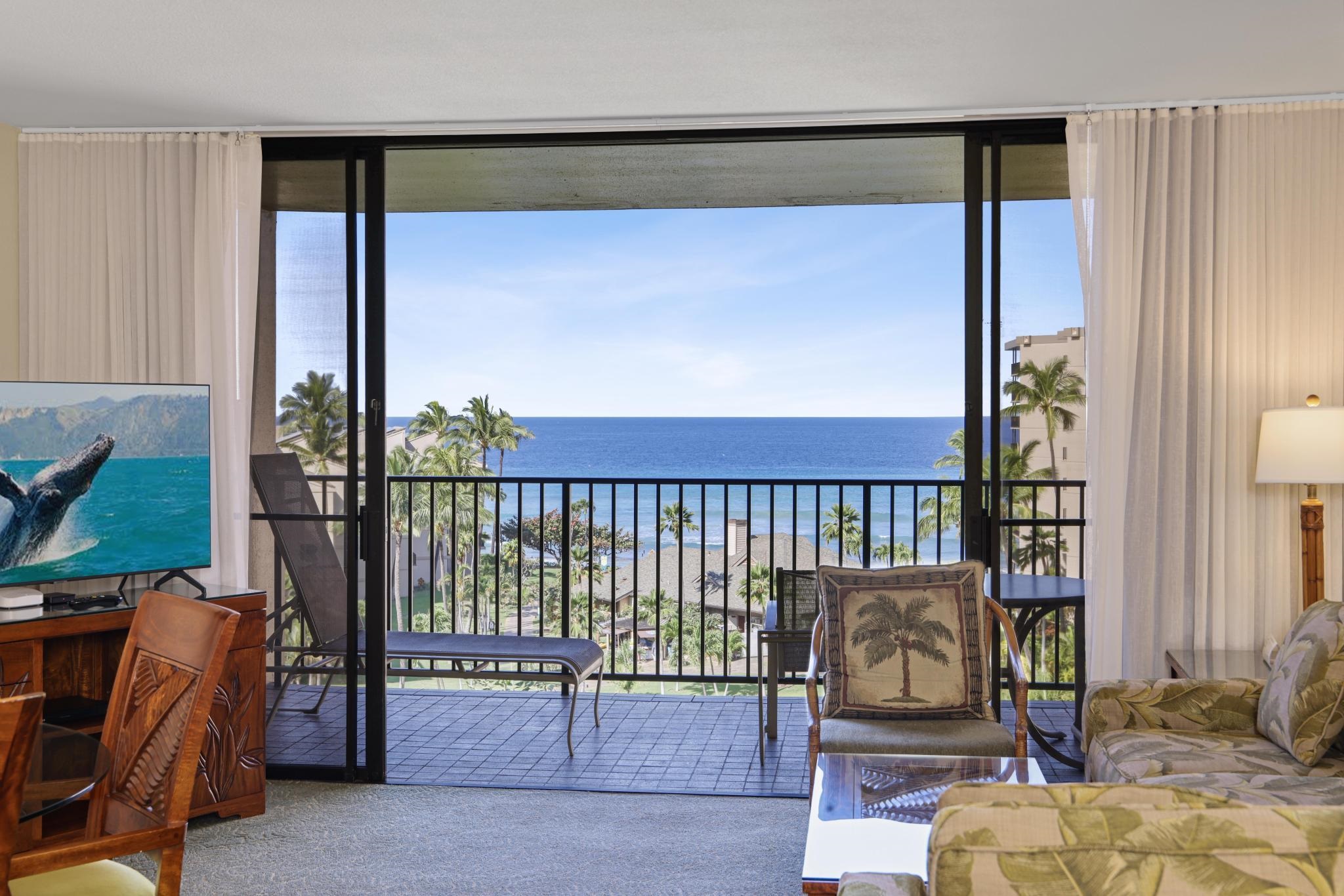 3445 Lower Honoapiilani Road, Unit 727 Lahaina, HI 96761 - Photo 5 of 42 a living room with furniture