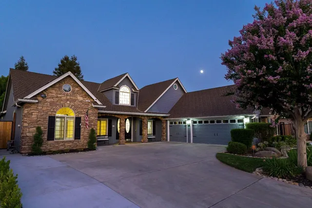 $825,000 | 302 North Denton Court, Visalia, CA 93291