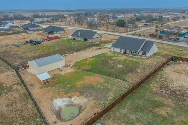 a view of a yard in front of the house