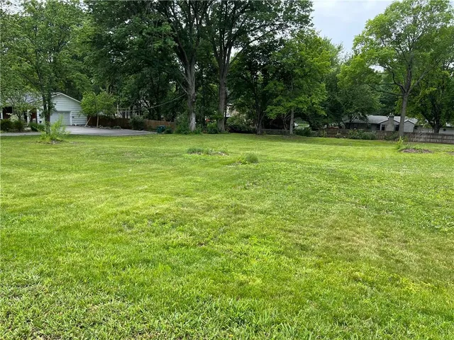 $425,000 | 10036 Mission Road, Overland Park, KS 66207