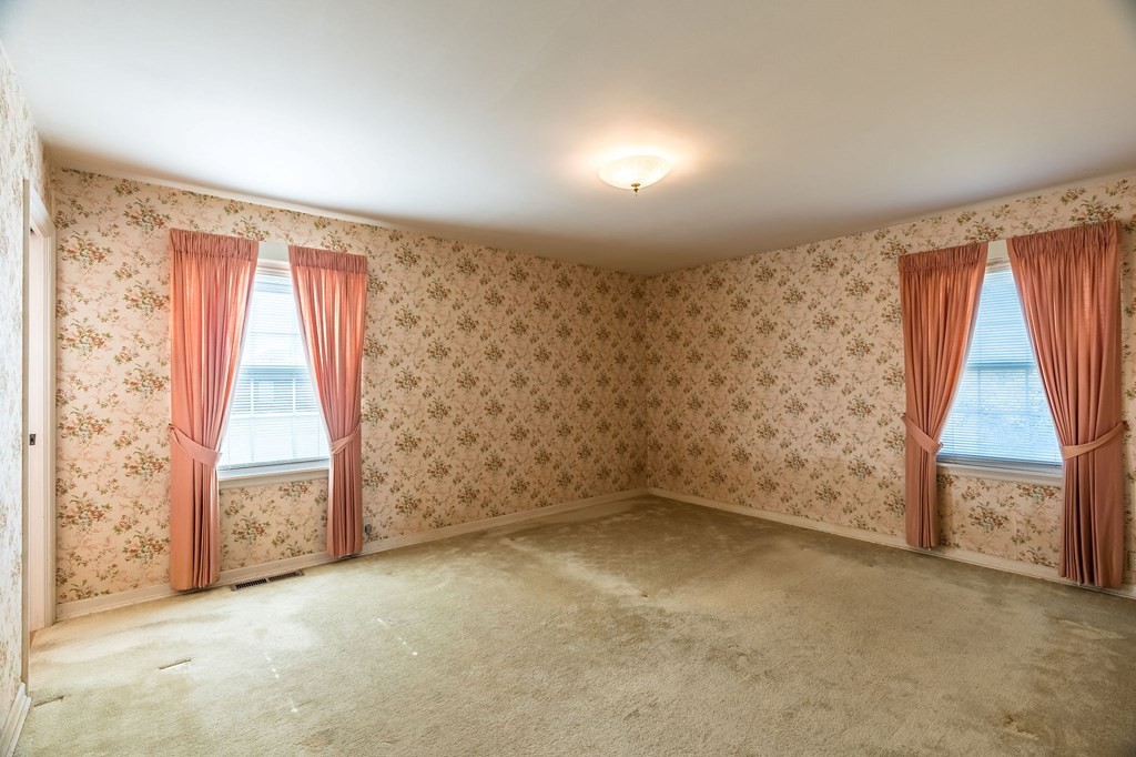 204 Ridgehill Drive Hopkinsville, KY 42240 - Photo 19 of 40 an empty room with windows