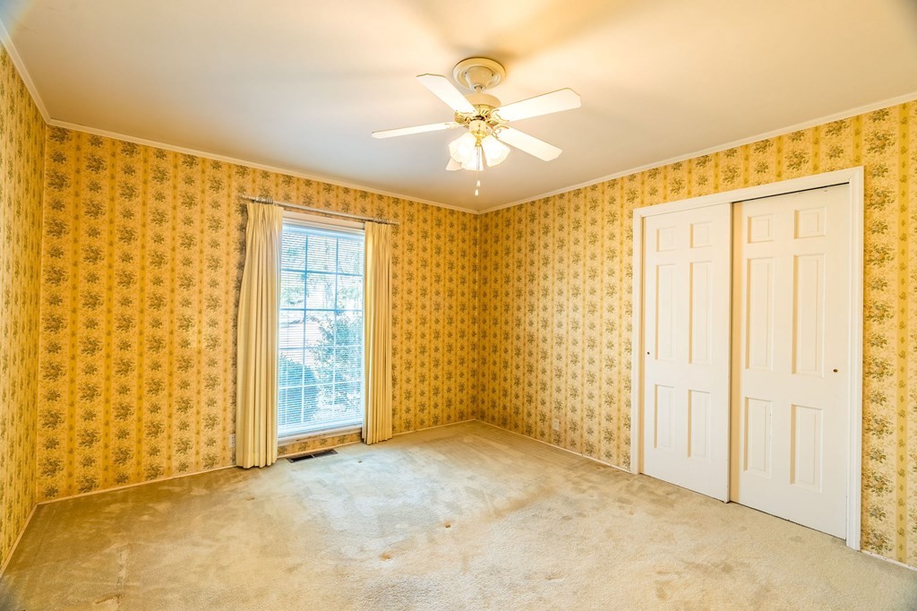 204 Ridgehill Drive Hopkinsville, KY 42240 - Photo 22 of 40 a view of an empty room with a window