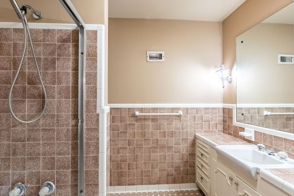 204 Ridgehill Drive Hopkinsville, KY 42240 - Photo 24 of 40 a bathroom with a sink shower and a mirror