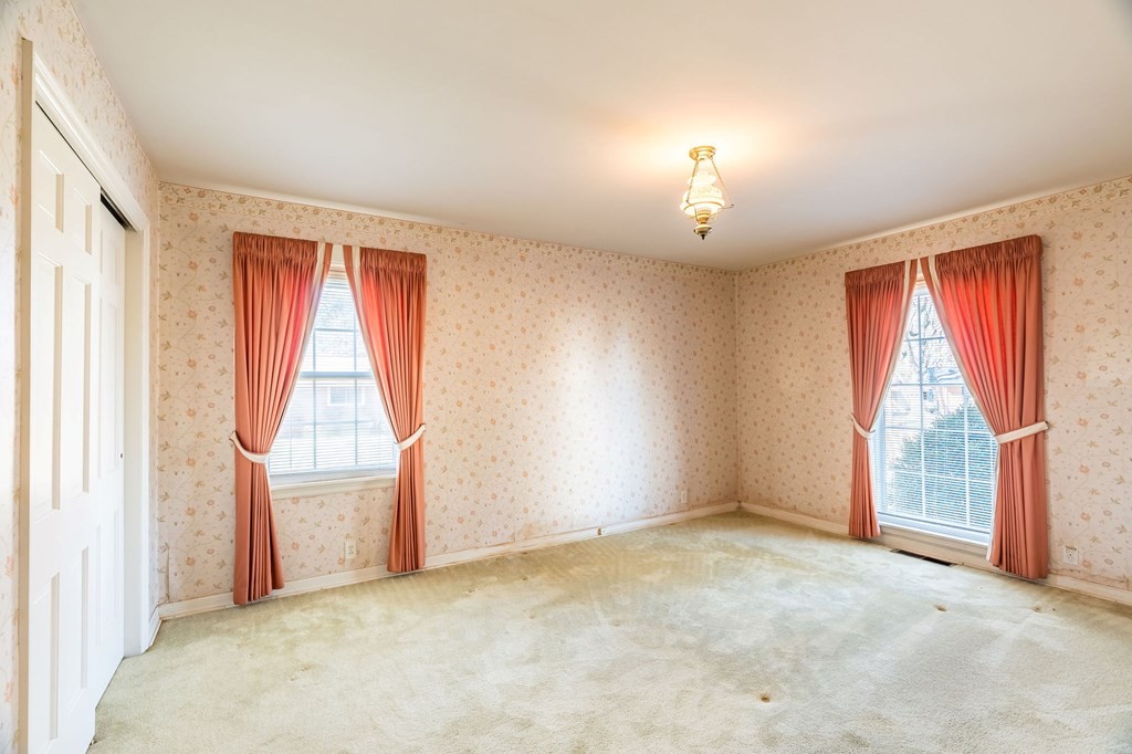 204 Ridgehill Drive Hopkinsville, KY 42240 - Photo 27 of 40 an empty room with windows