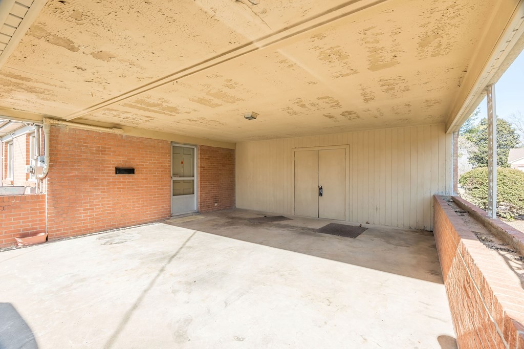 204 Ridgehill Drive Hopkinsville, KY 42240 - Photo 31 of 40 a view of a big room with windows