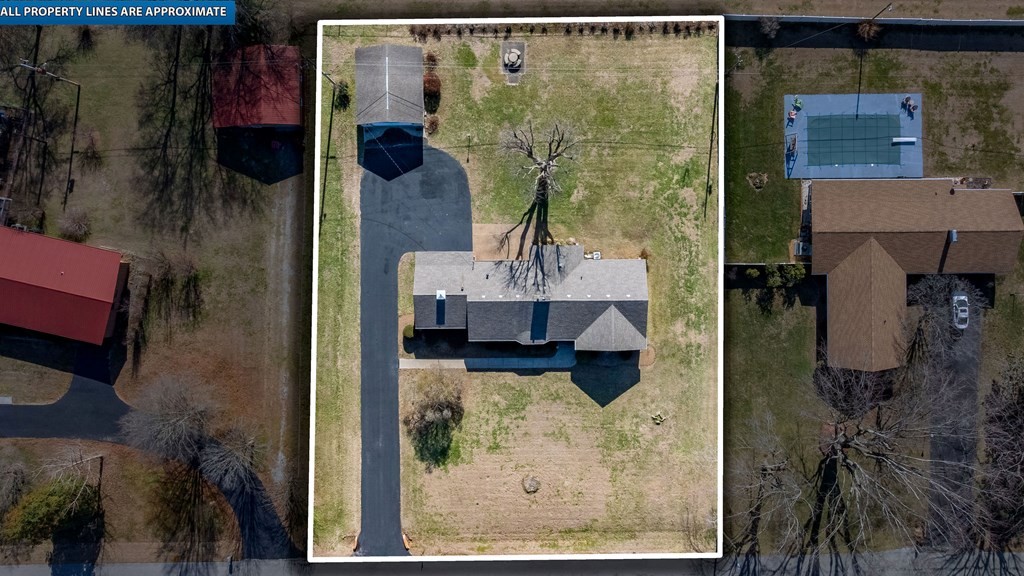 204 Ridgehill Drive Hopkinsville, KY 42240 - Photo 39 of 40 a bird view of a bathroom